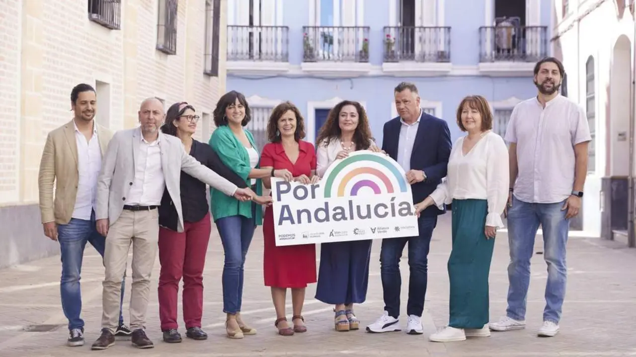 La candidata del grupo, Inmaculada Nieto, (4d), en la presentaci&oacute;n de la coalici&oacute;n Por Andaluc&iacute;a. - EP