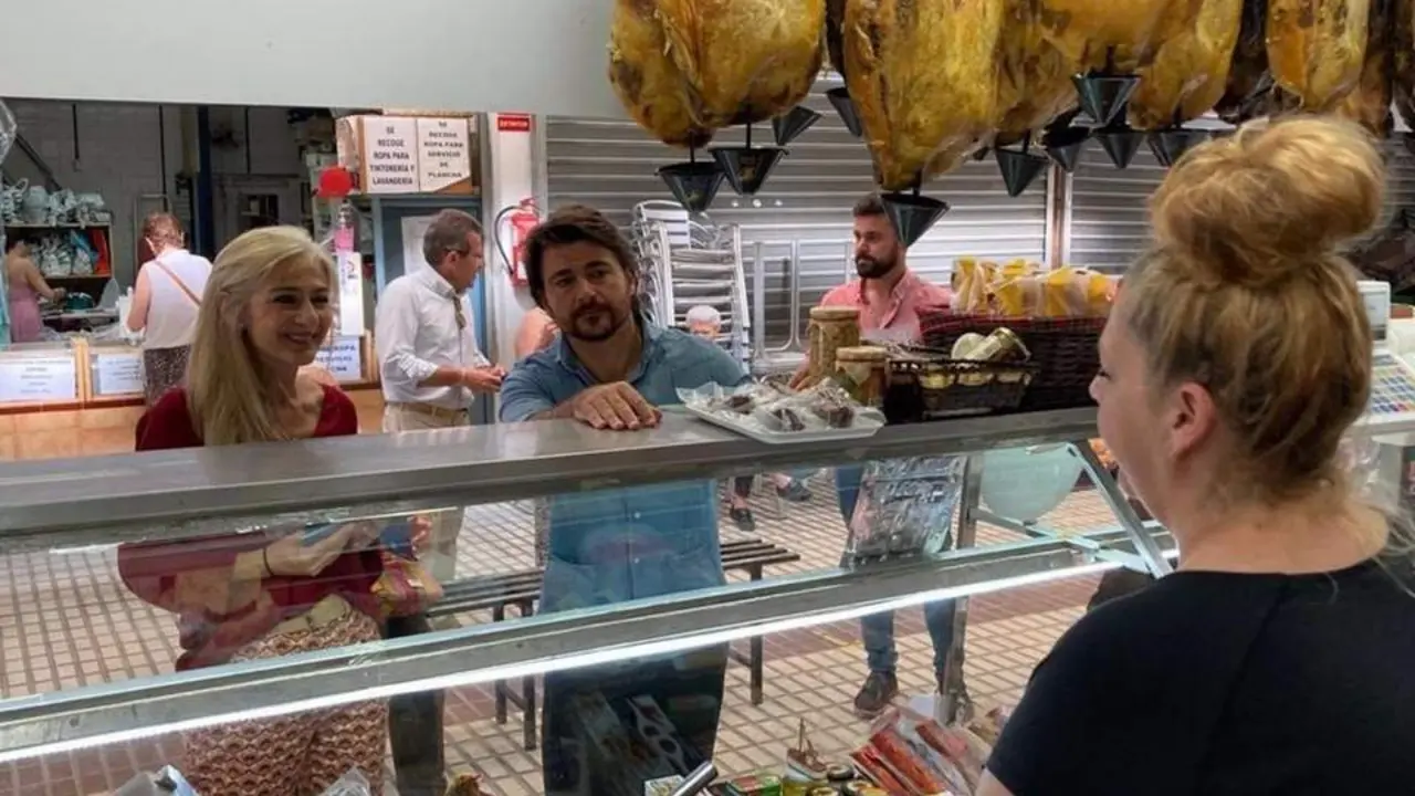 Patricia del Pozo visita el Mercado del Tiro de L&iacute;nea en el marco de la campa&ntilde;a electoral. - PP