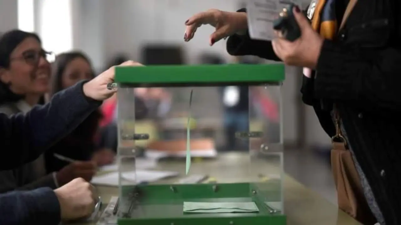 Una urna en las &uacute;ltimas elecciones auton&oacute;micas. - EFE