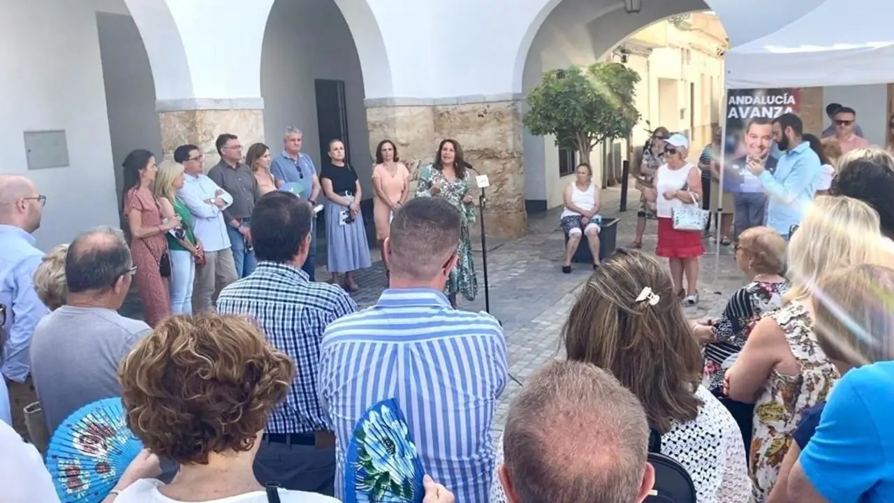 Los candidatos del PP de Almer&iacute;a, Carmen Crespo, Julia Ib&aacute;&ntilde;ez y Manuel Guzm&aacute;n, en un encuentro en Berja. - PP Almer&iacute;a