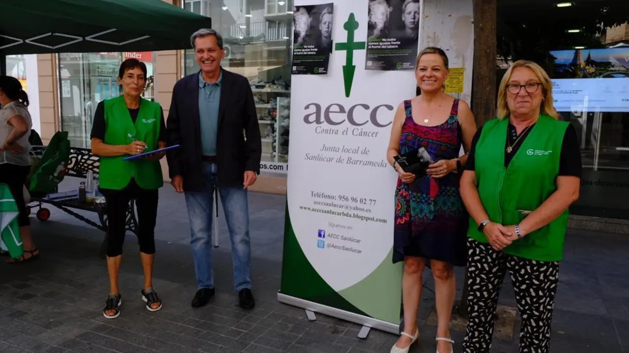 La AECC de Sanl&uacute;car pide que las playas sean espacios libres de humo. - Informaci&oacute;n.