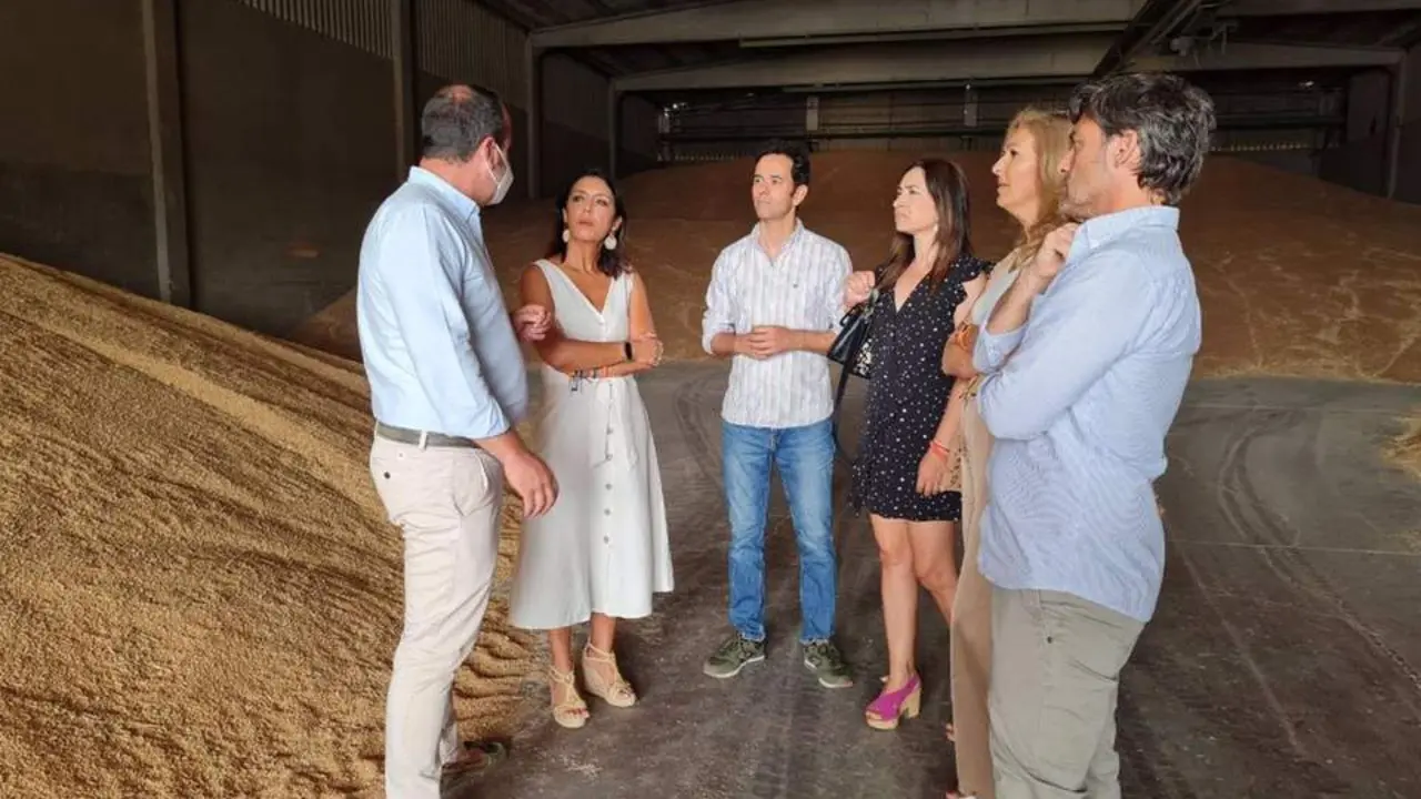 La candidata n&uacute;mero 2 de Ciudadanos (Cs) por Sevilla a las elecciones auton&oacute;micas del 19J, Marta Bosquet, visita las instalaciones de la Cooperativa Ecijana de Servicios. - CS