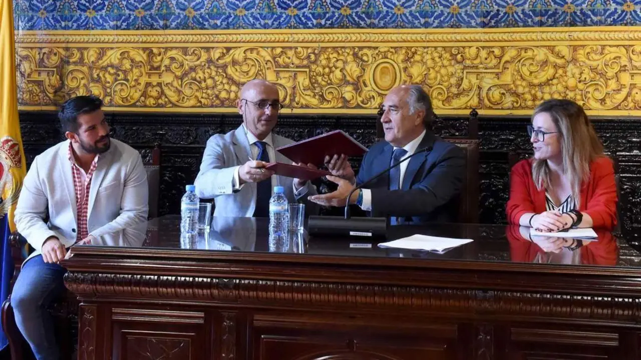 Firma del convenio. - A. I.