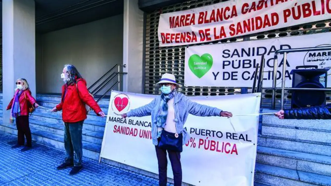 Acci&oacute;n reivindicativa de la Marea Blanca Gaditana este domingo en C&aacute;diz. - Eulogio Garc&iacute;a