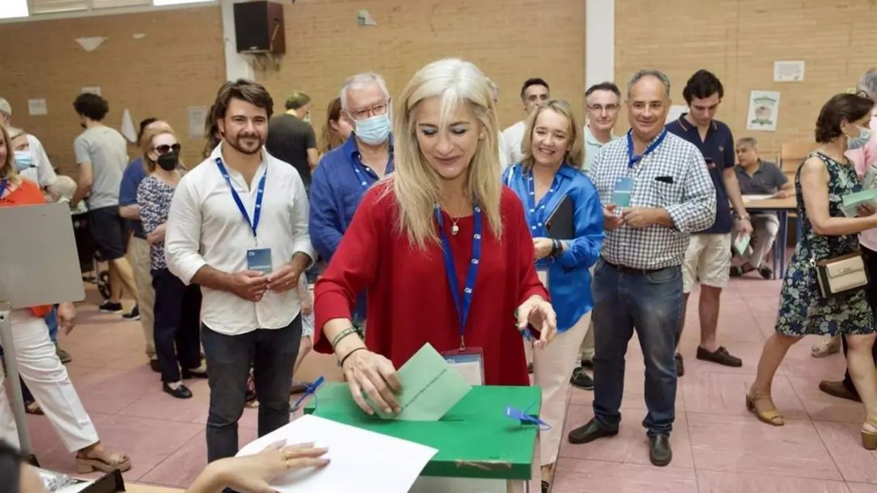Patricia del Pozo ejerce su derecho al voto. - PP
