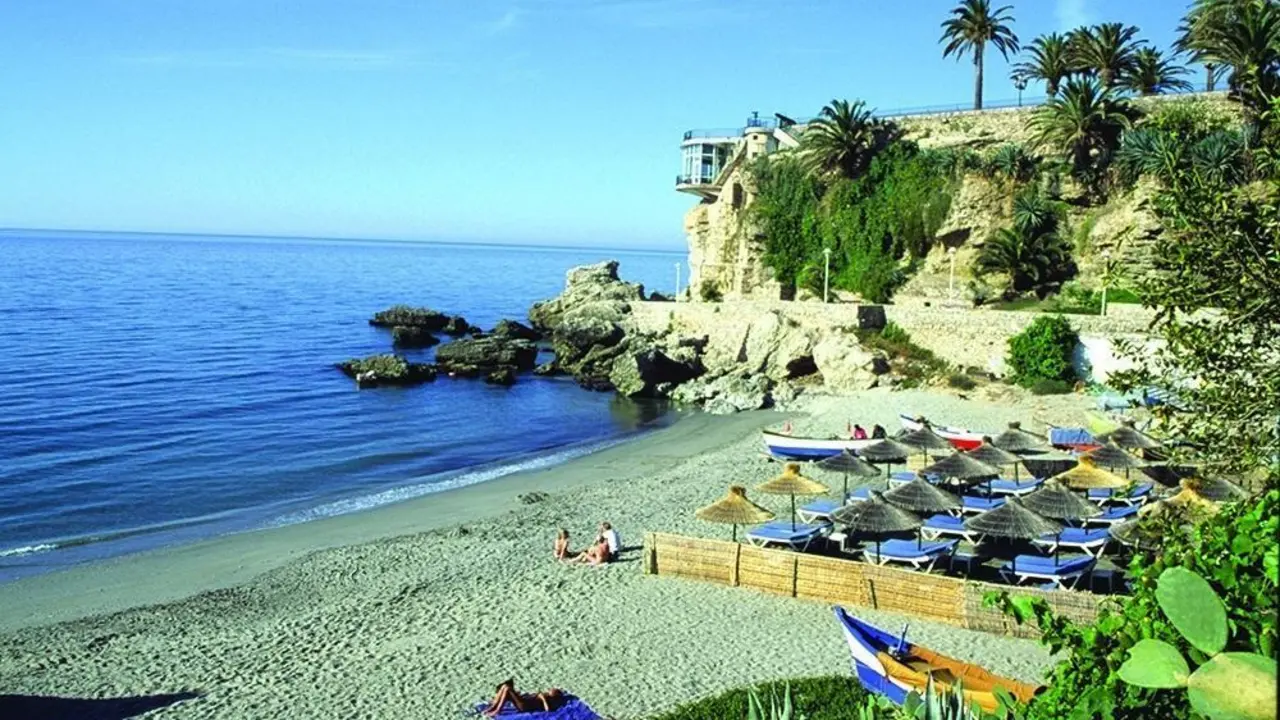 Playa del Balc&oacute;n de Europa. - Archivo/EP