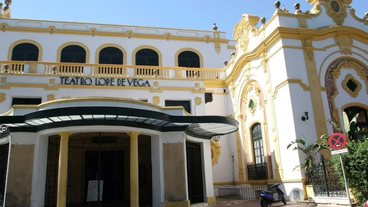  El Teatro Lope de Vega y El Casino De La Exposici&oacute;n, en foto de archivo. - EUROPA PRESS