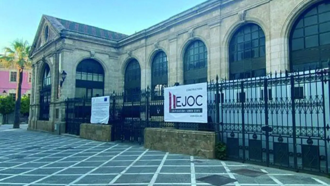 Los trabajos comenzar&aacute;n el lunes en la fachada del Mercado Central de Abastos.  - Cristo Garc&iacute;a 