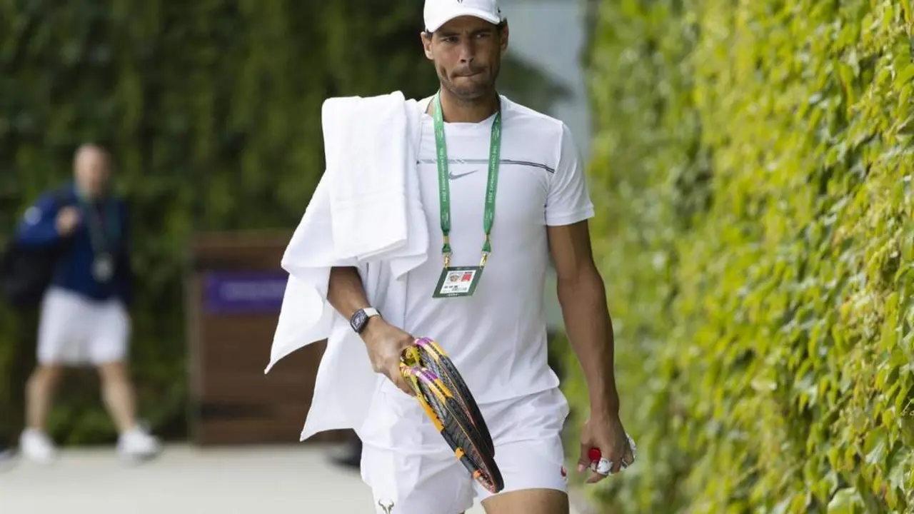 Nadal entrena para Wimbledon. - EFE