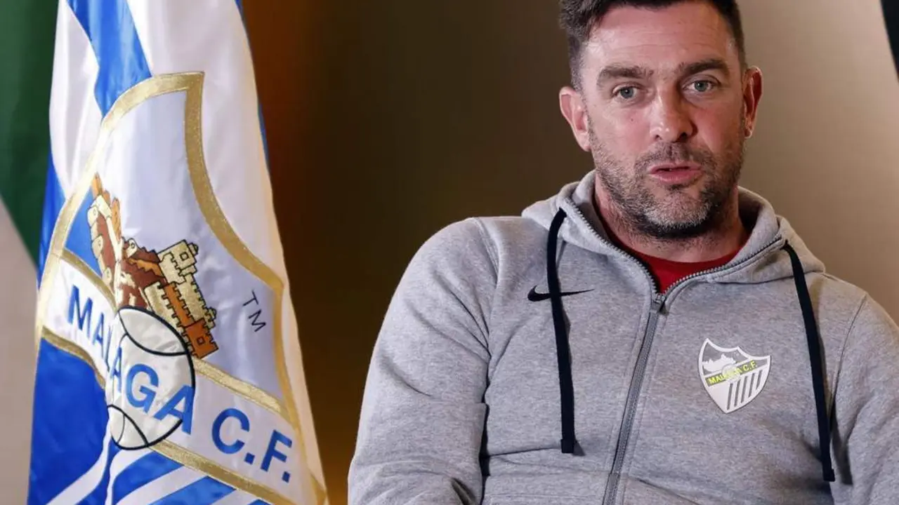 Pablo Guede, entrenador del M&aacute;laga CF, perfila la planificaci&oacute;n del nuevo curso.  - M&Aacute;LAGA CF