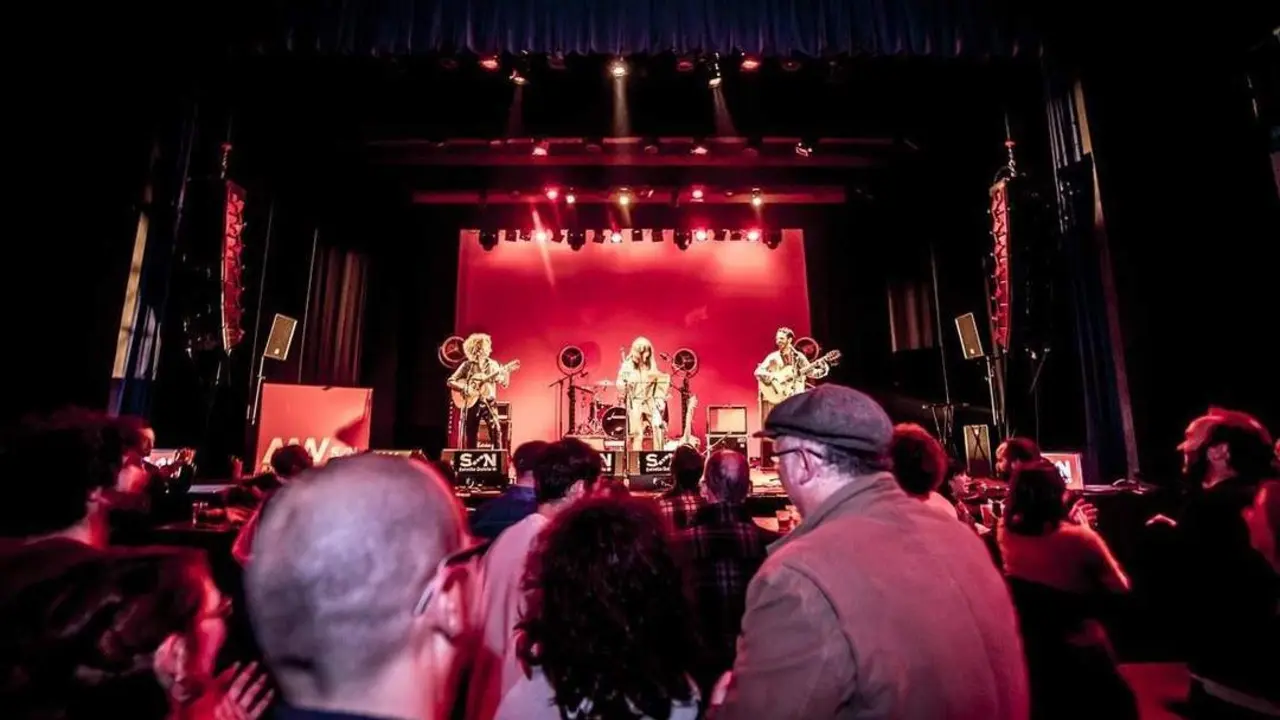 Foto de archivo de un concierto en el Teatro Alameda de Sevilla. - MONKEY WEEK SON ESTRELLA GALICIA