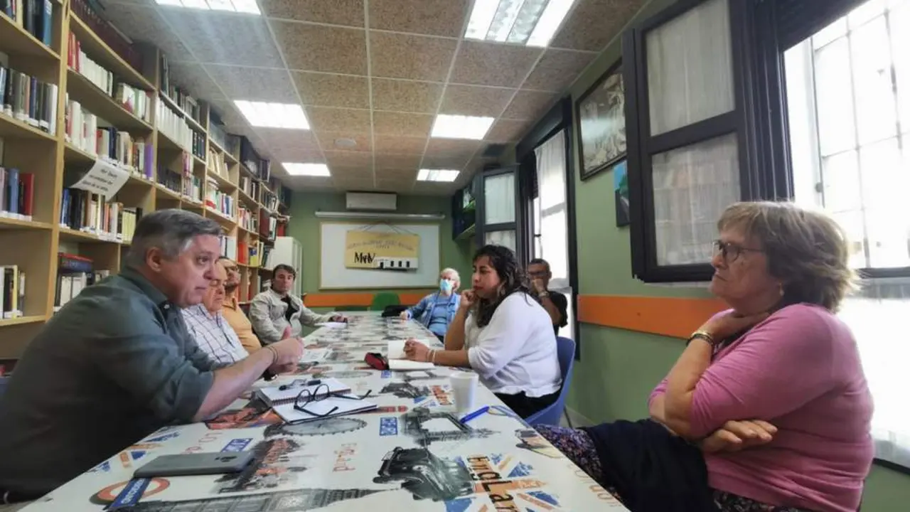 Reuni&oacute;n del PSOE C&aacute;diz con los vecinos de Mu&ntilde;oz Arenillas. - PSOE C&aacute;diz