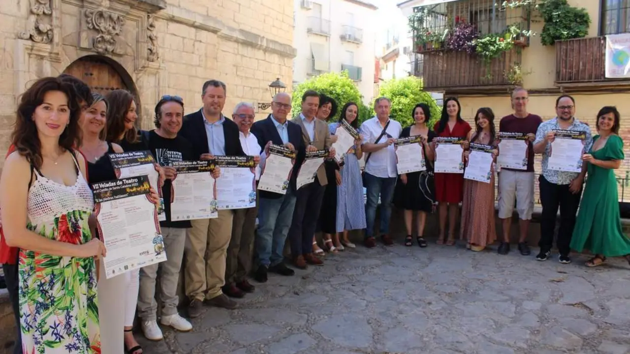 Organizadores, autoridades, representantes de las compa&ntilde;&iacute;as teatrales y patrocinadores.   - Viva Ja&eacute;n.