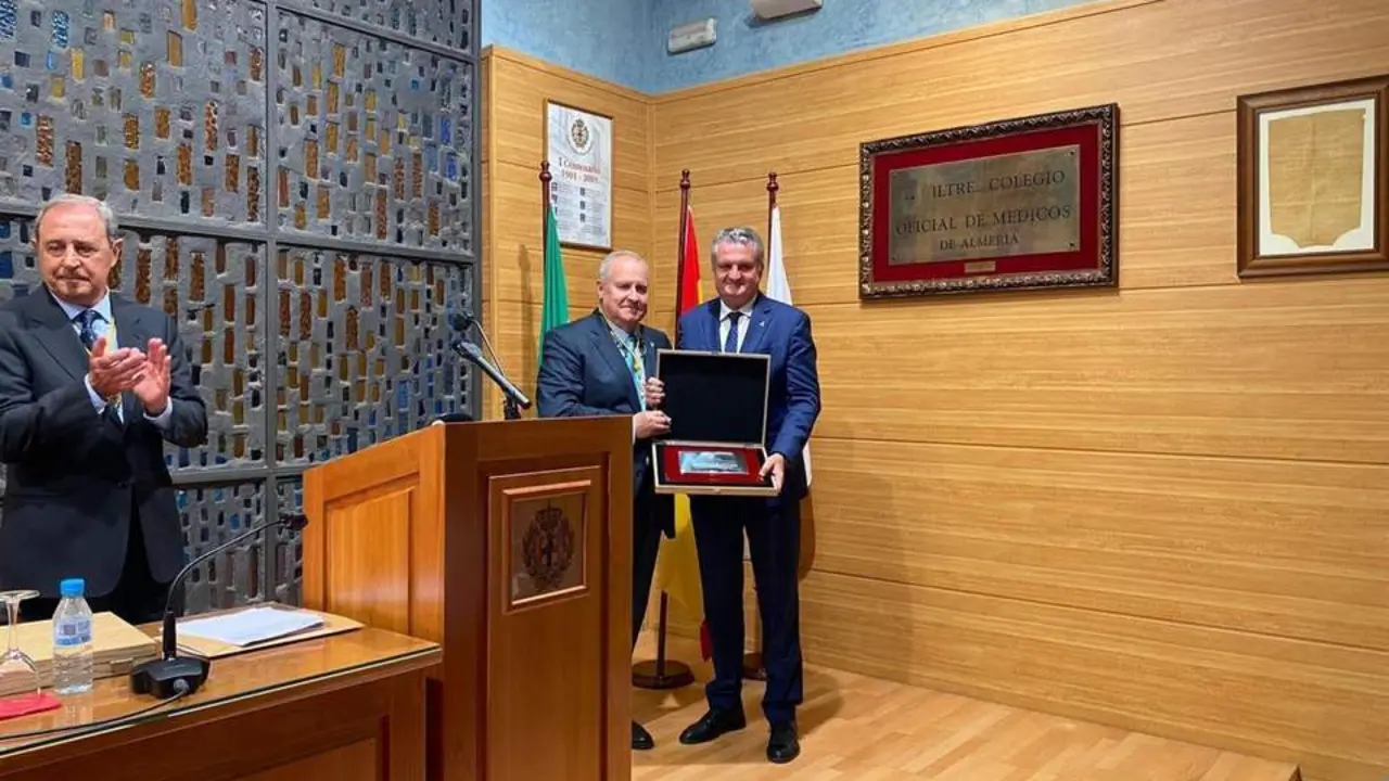 Reconocimiento del Colegio Oficial de M&eacute;dicos de la provincia. - Junta