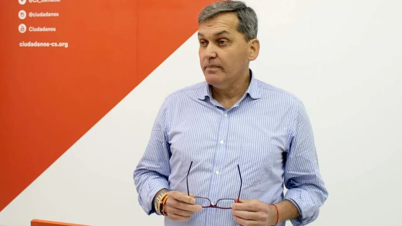 El portavoz de Ciudadanos de Sanl&uacute;car, Javier Porr&uacute;a - A. I.
