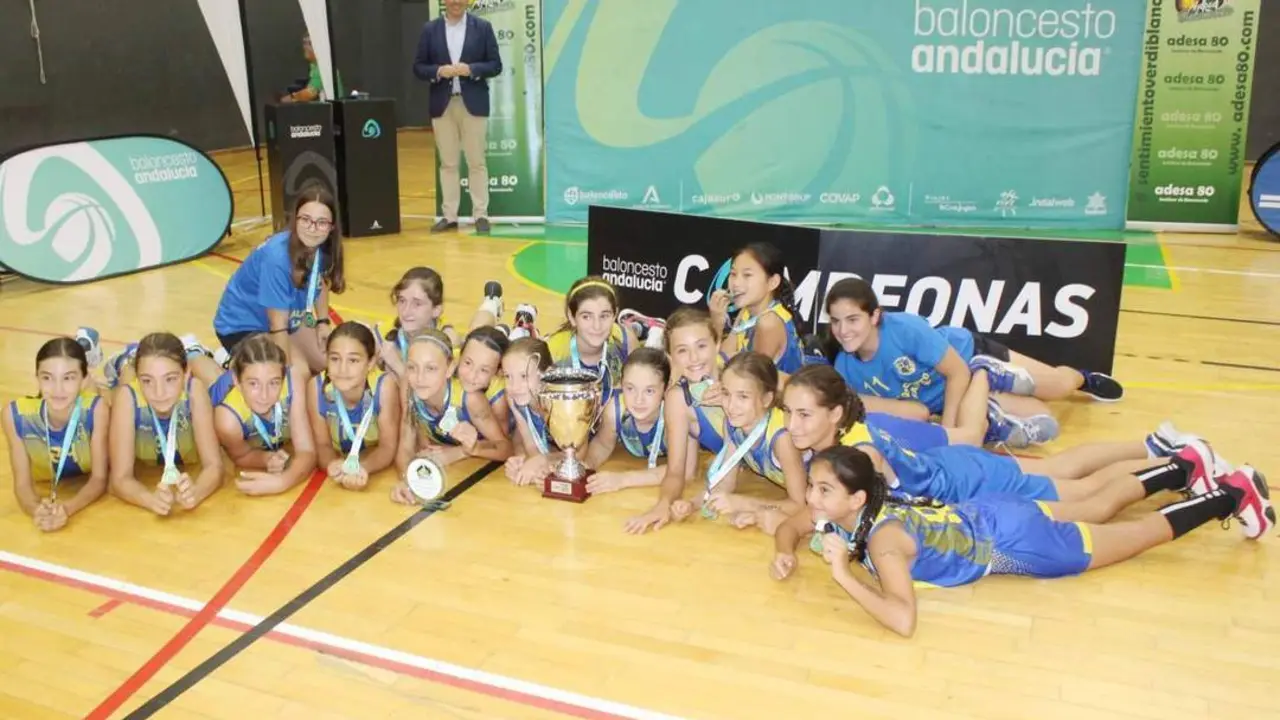 Las jugadoras de La Salle de C&oacute;rdoba no pudieron disimular su alegr&iacute;a - Ra&uacute;l J. Bustillos