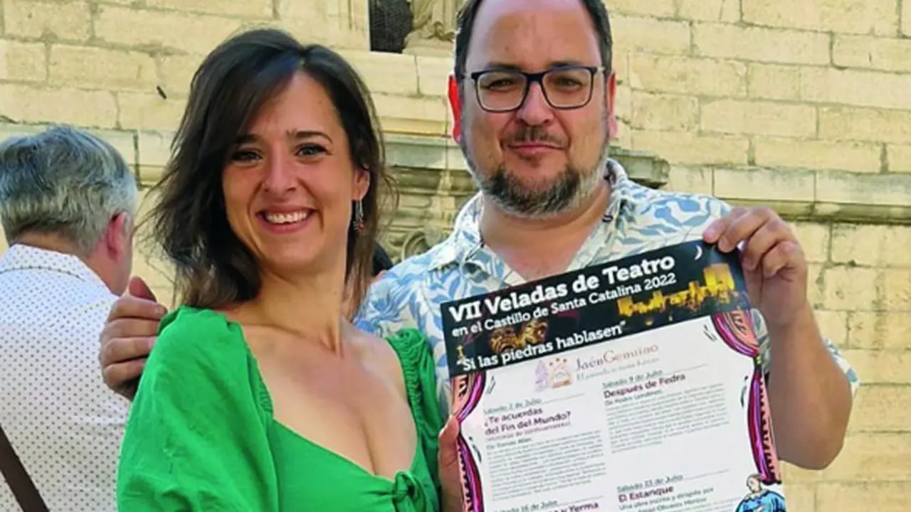 La actriz Ana Gal&aacute;n y el director Luisje Moyano en la presentaci&oacute;n.  - Viva Ja&eacute;n.