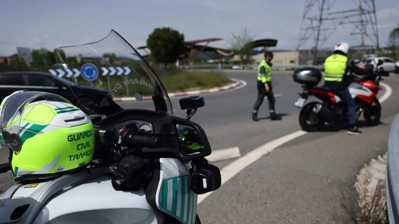 Agentes de la Guardia Civil de Tr&aacute;fico en una imagen de archivo. - EDUARDO PARRA / EP 