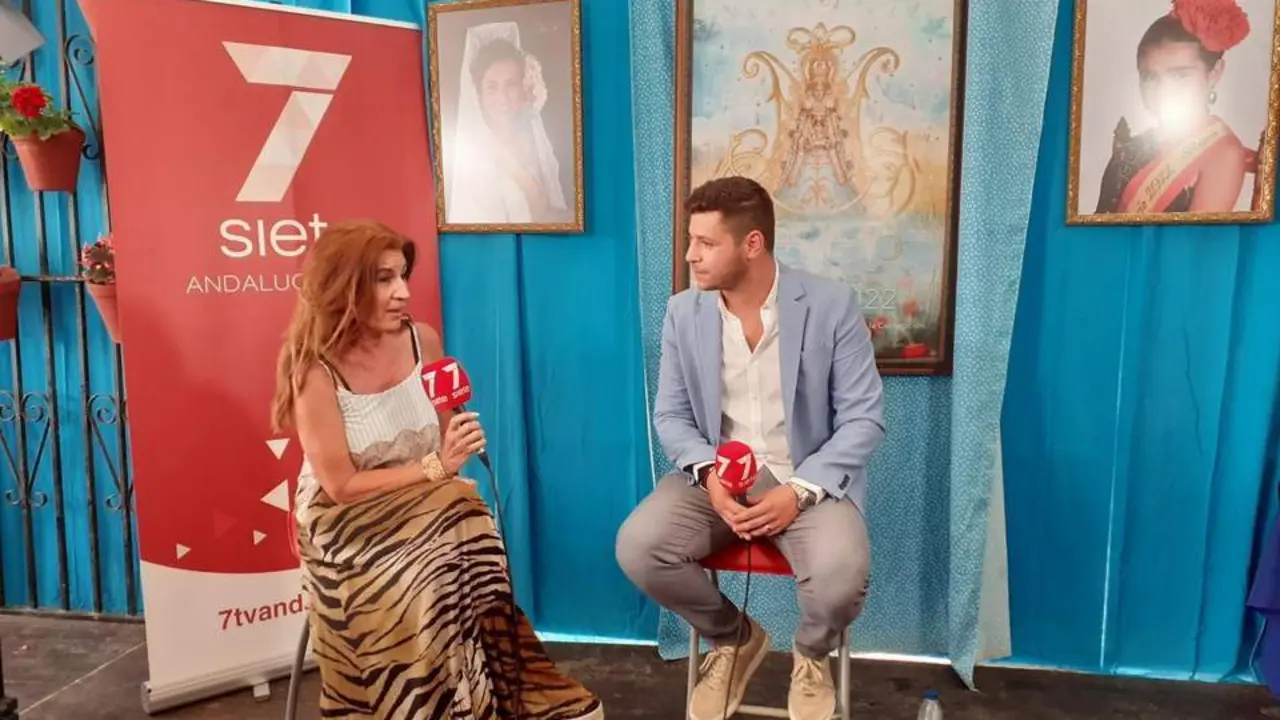 La concejala de Fiestas de La L&iacute;nea, Mercedes Atanet, con Antonio Bernal. - A. I.