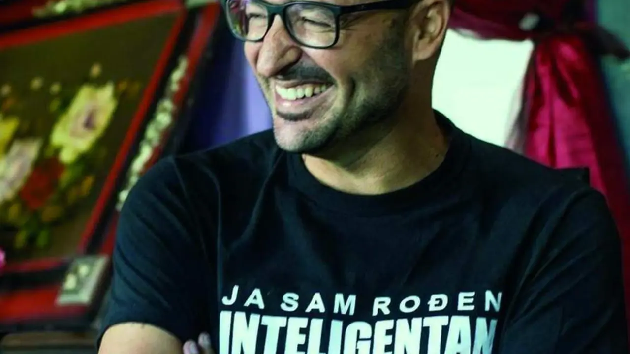 Alejandro Luque se estrena, director del evento literario m&aacute;s importante de C&aacute;diz, la 37 Feria del Libro.  - VIVA