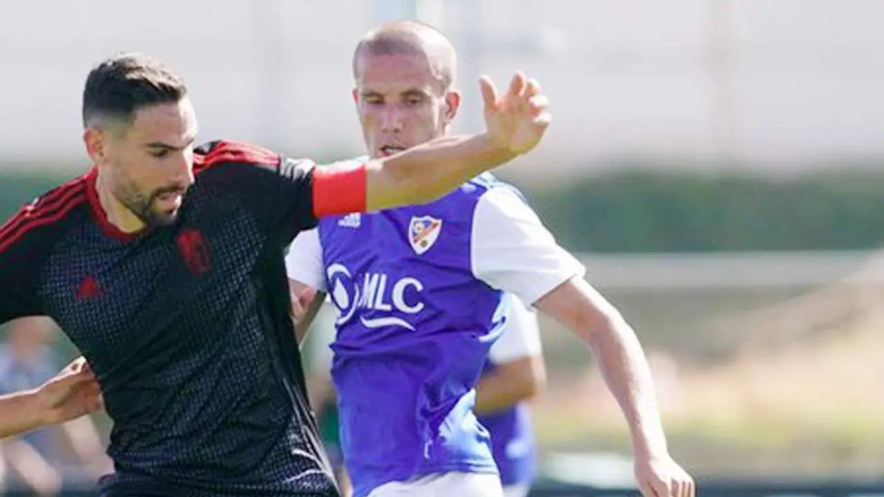 Lolo Gonz&aacute;lez - a la derecha- fue titular ante el Granada - LD