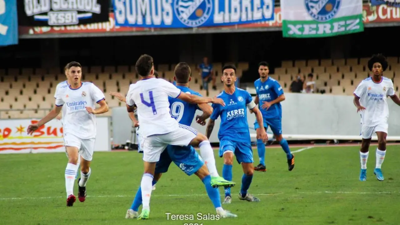 El pasado curo, el Xerez DFC tambi&eacute;n se midi&oacute; al Real Madrid Castilla en Chap&iacute;n. - Teresa Salas