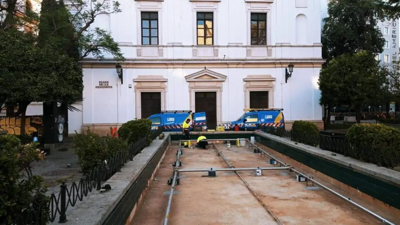 Trabajos de sustituci&oacute;n de las tuber&iacute;as y v&aacute;lvulas de la fuente de la Concordia. - EP