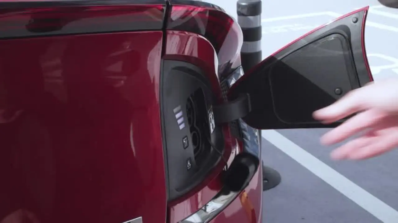 M&aacute;s barato que la gasolina: Ya podemos recorrer 100km en veh&iacute;culo el&eacute;ctrico por 4 euros