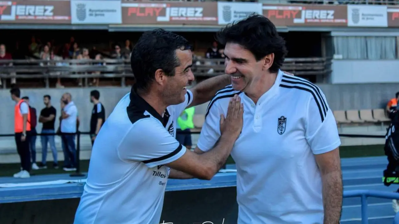 Jos&eacute; P&eacute;rez Herrera, junto a Karanka en Chap&iacute;n. - Teresa Salas