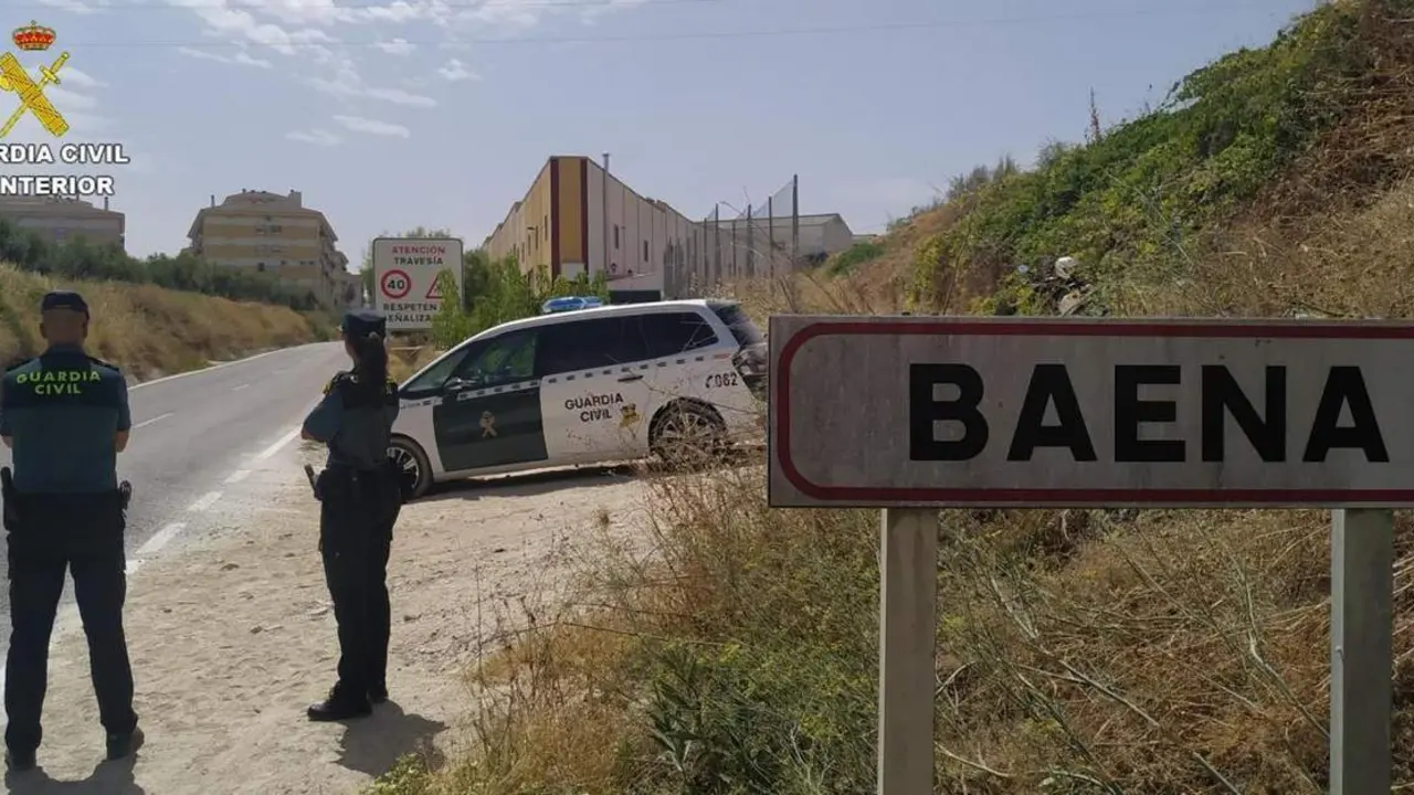 Agerntes de la Guardia Civil en Baena. - Europa Press