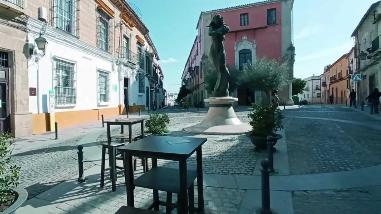 La Cruz Vieja es el coraz&oacute;n del barrio de San Miguel. -  f.c.aleu