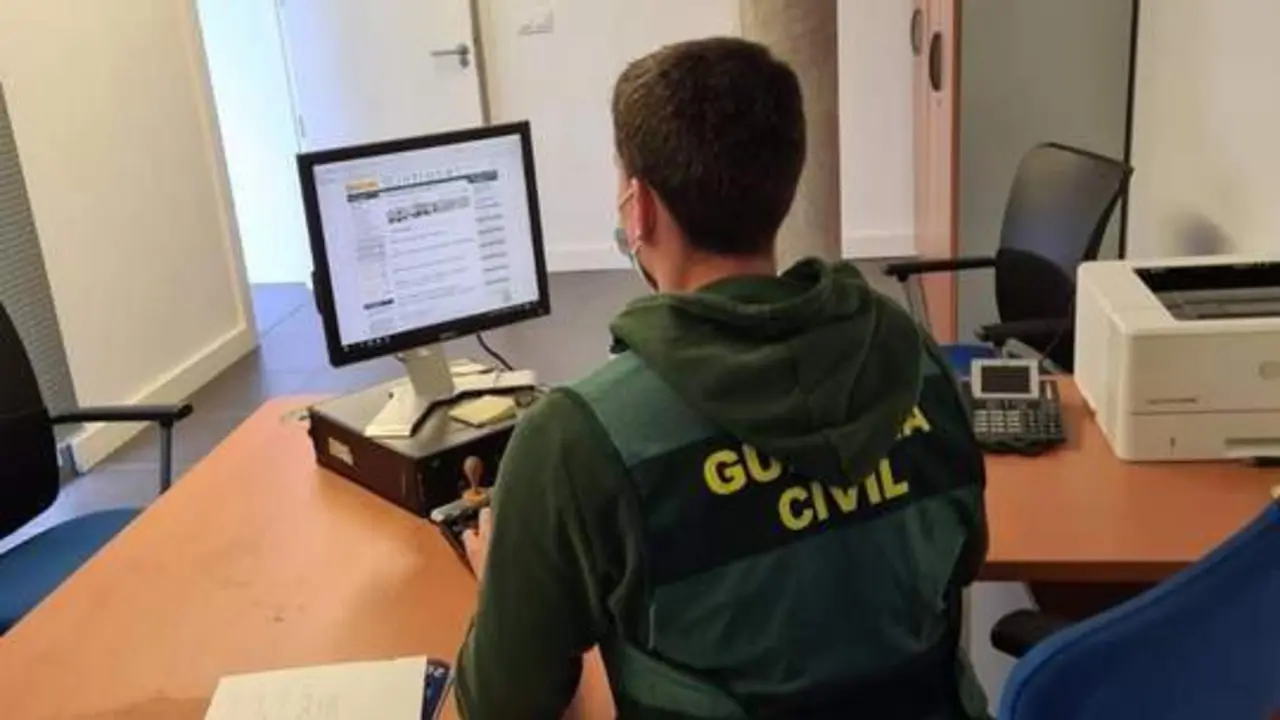 Agente de la Guardia Civil.  - GC