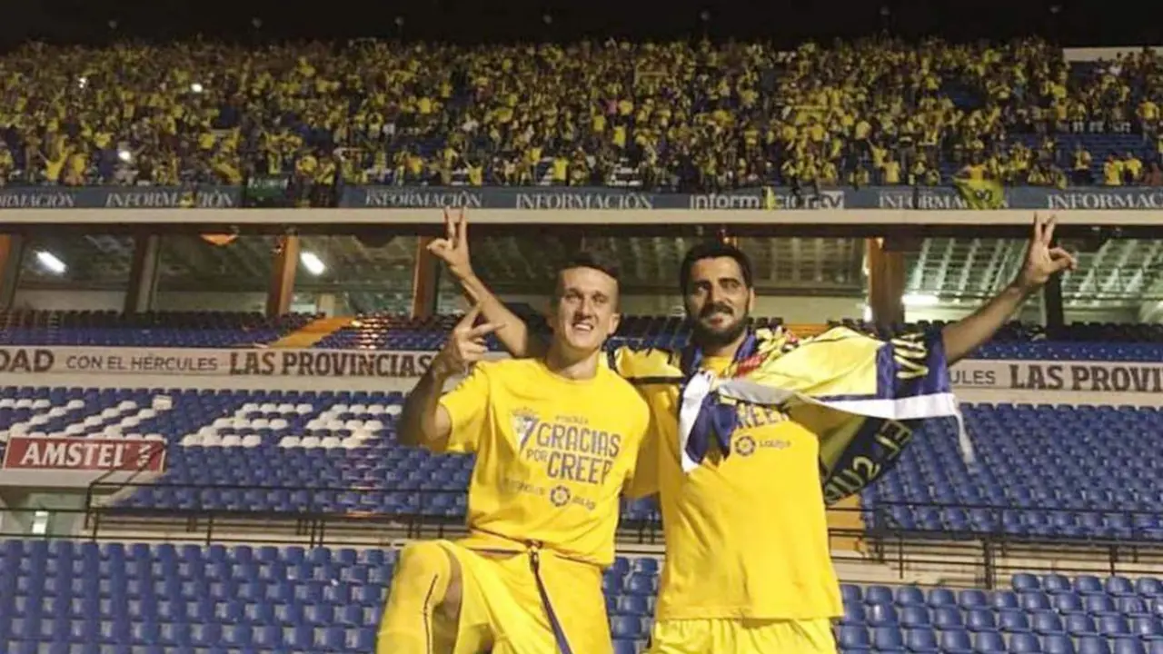 Salvi y G&uuml;iza cuando ascendieron con el C&aacute;diz a Segunda Divisi&oacute;n A el 26 de junio del a&ntilde;o 2016 - A. I.