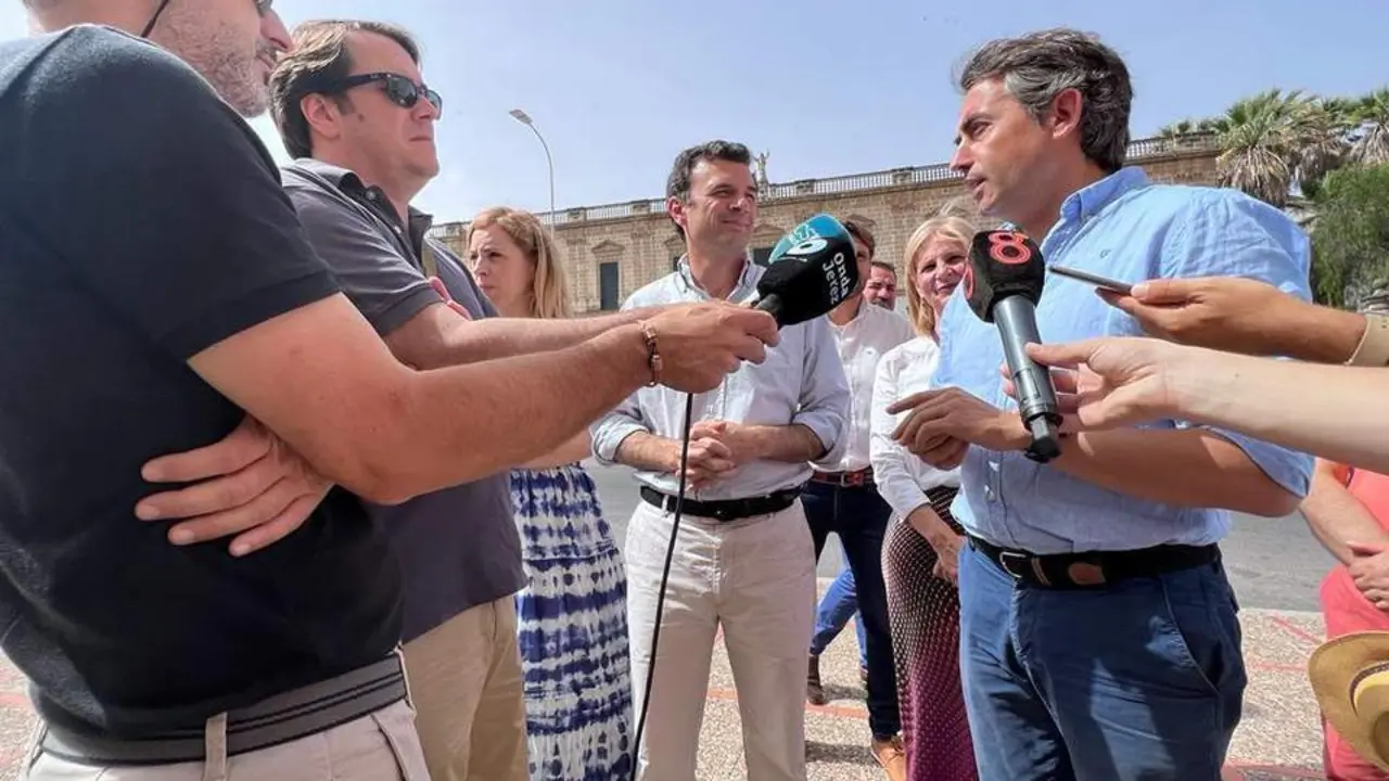 Salda&ntilde;a durante una comparecencia ante el edificio de D&iacute;ez M&eacute;rito - PP