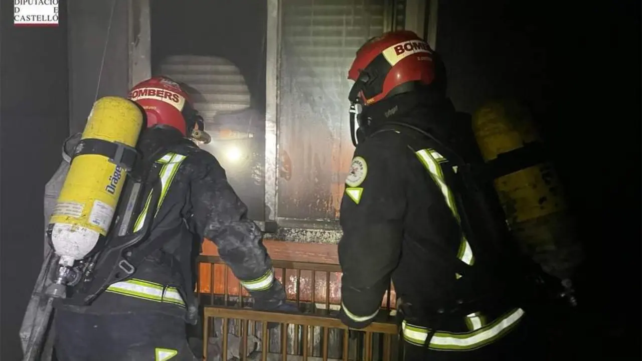 Bomberos del CPBC durante el incendio en Onda. - CONSORCIO PROVINCIAL DE BOMBEROS DE CASTELL&Oacute;N