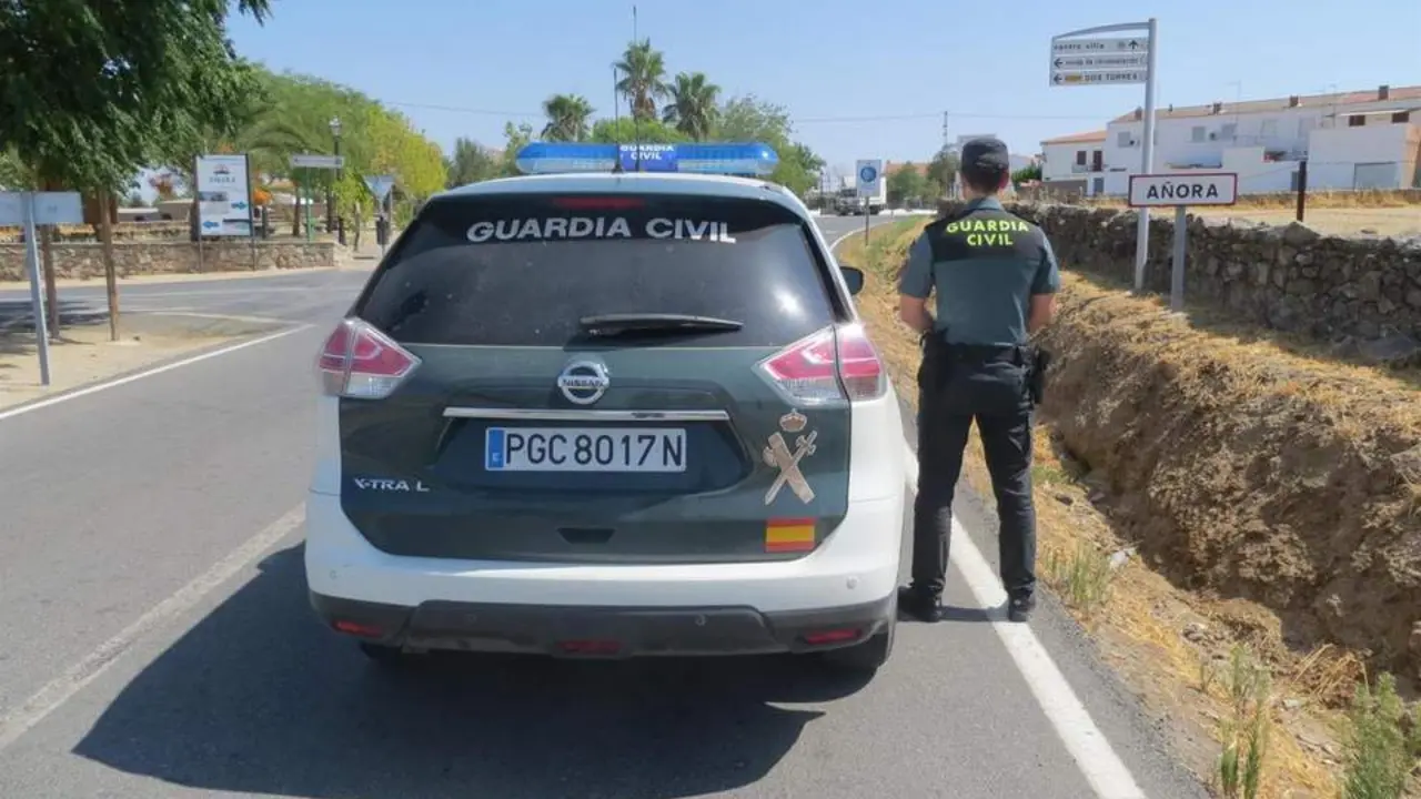 Guardia Civil en A&ntilde;ora. - EP