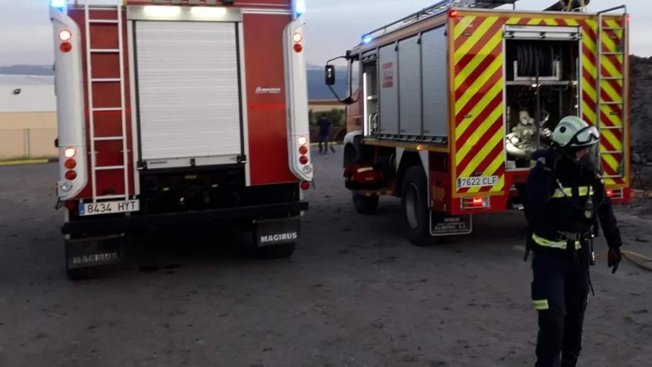 Bomberos en una imagen de archvivo. - AYUNTAMIENTO