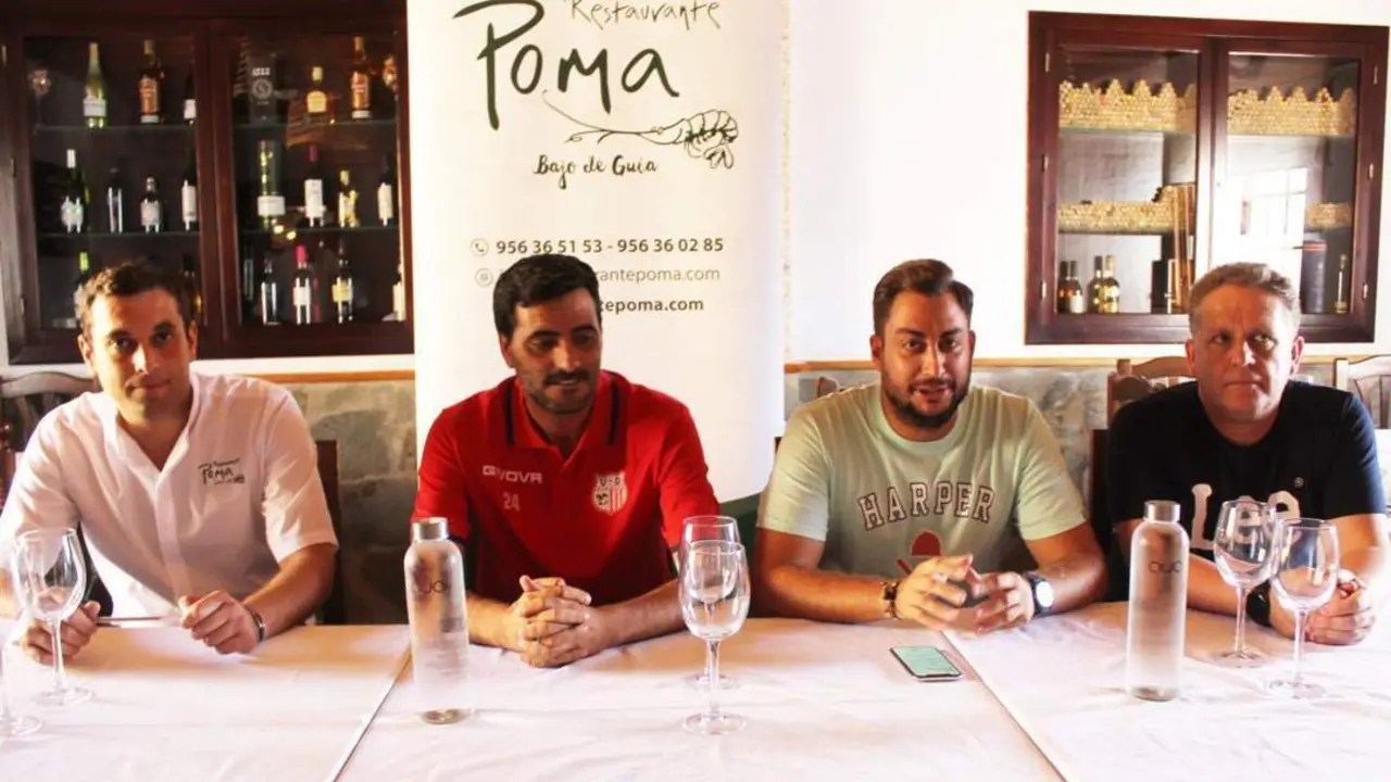 Un momento de la presentaci&oacute;n de Dani G&uuml;iza como jugador de la UD Algaida en el Restaurante Poma - Ra&uacute;l J. Bustillos
