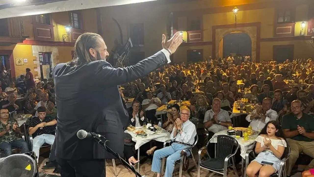 El cantaor 'Wilo' durante la presentaci&oacute;n de su primer disco.  - Viva. 