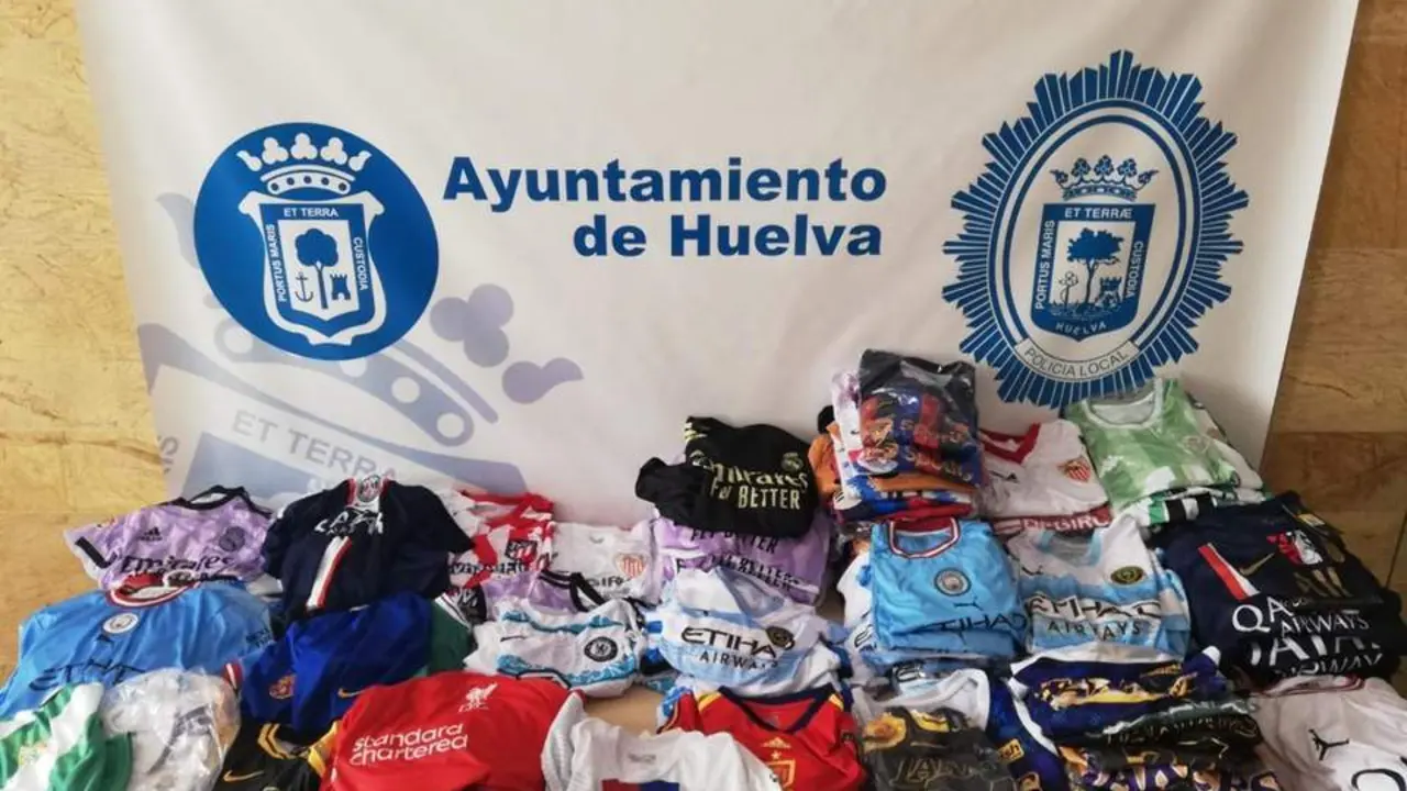 Prendas incautadas por la Polic&iacute;a Local de Huelva. - VH