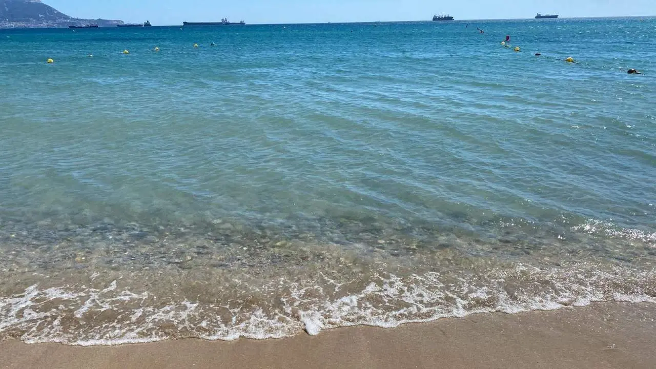 Vista de las aguas de la bah&iacute;a desde Algeciras. - A. I.