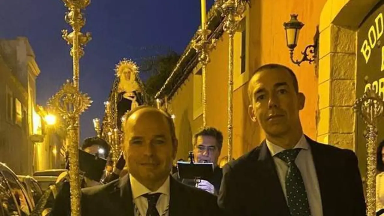 Procesi&oacute;n de la imagen de Mar&iacute;a Sant&iacute;sima de Consolaci&oacute;n y L&aacute;grimas. - Viva. 