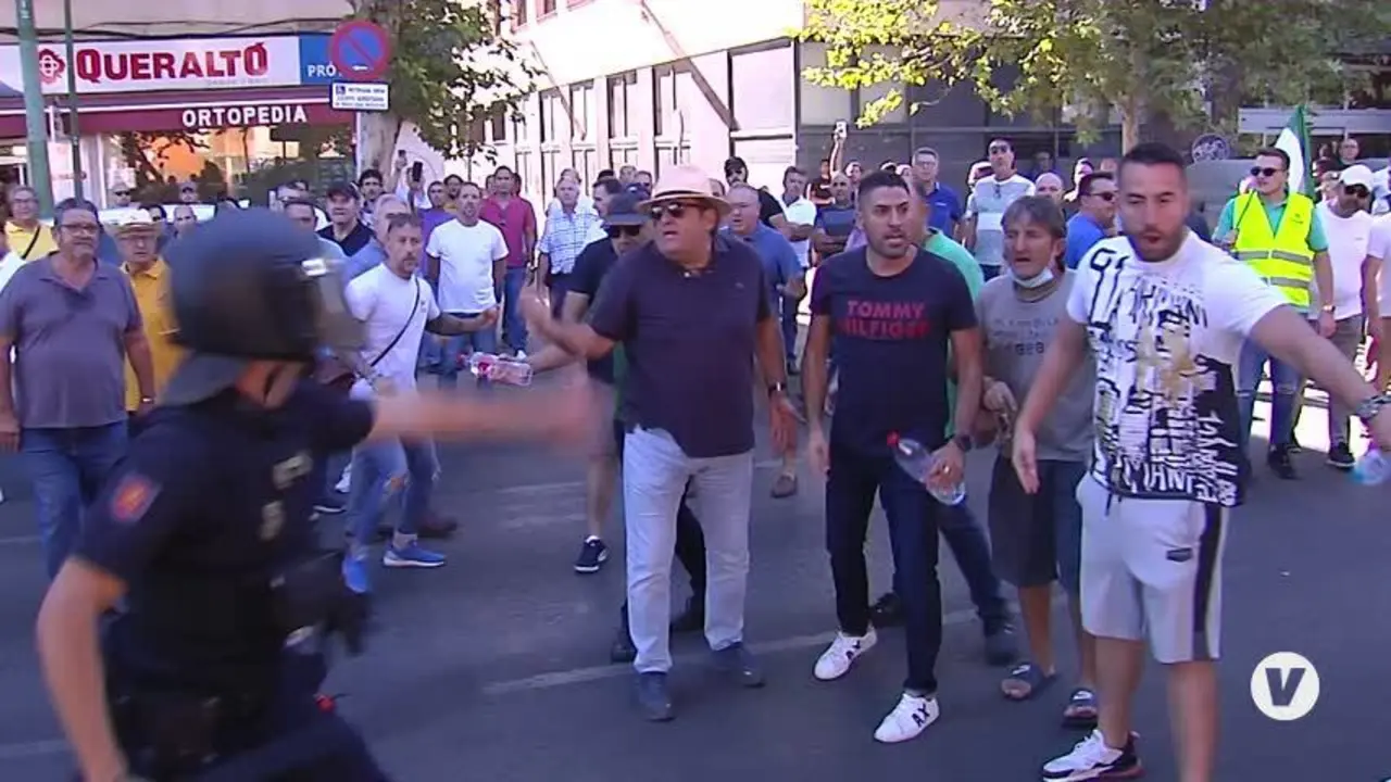 Al menos dos detenidos en la protesta de los taxistas contra la nueva regulaci&oacute;n para VTC