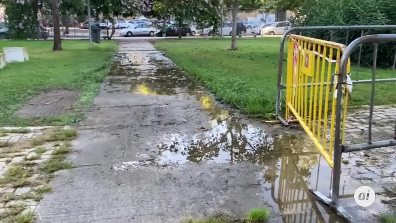 El Ayuntamiento lleva meses sin reparar una fuga de agua potable en El Barrero