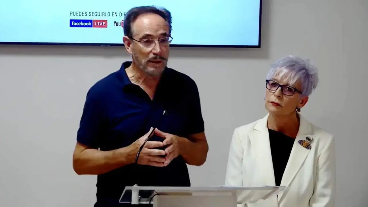 Felipe L&oacute;pez y Elena V&iacute;boras, durante la rueda de prensa ofrecida este jueves por el PSOE. - 