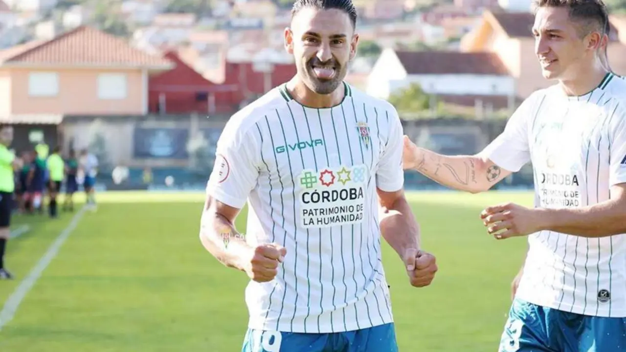 Kike M&aacute;rquez celebra el gol que logr&oacute; ante el Celta B en Galicia - C&oacute;rdoba CF