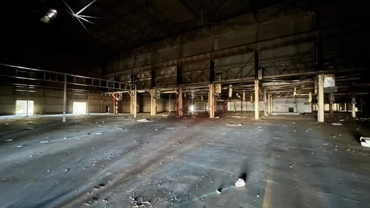 Interior de las instalaciones de Delphi, en Puerto Real, en estado de abandono. - Antonio Bernal