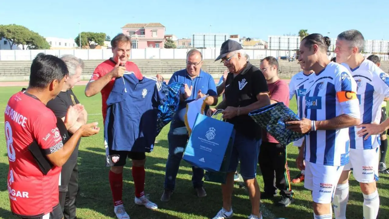 Pepe Ram&iacute;rez rememor&oacute; viejos tiempos del Recreativo del Huelva hace escasos d&iacute;as en El Picacho - Ra&uacute;l J. Bustillos