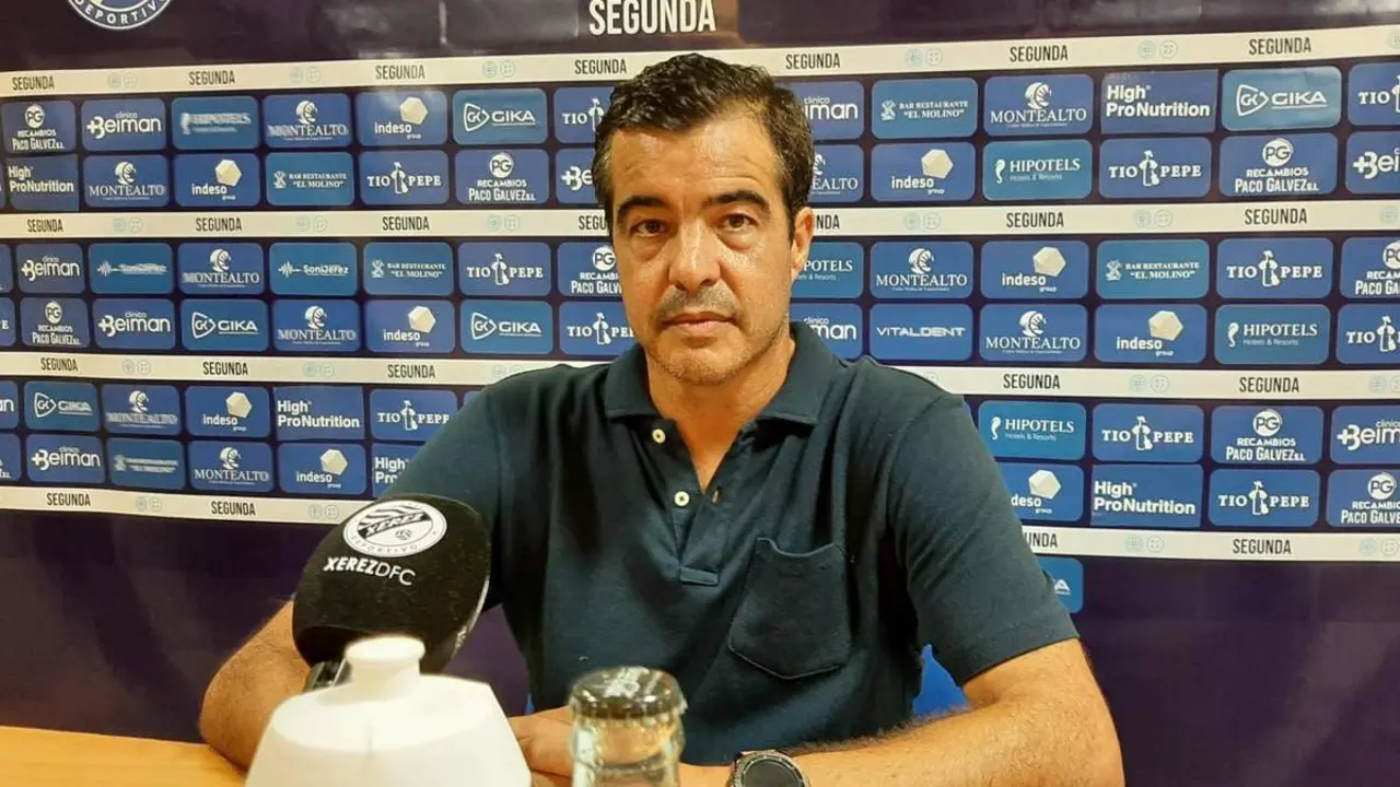 P&eacute;rez Herrera, este domingo en la sala de prensa de Chap&iacute;n. - Viva Jerez
