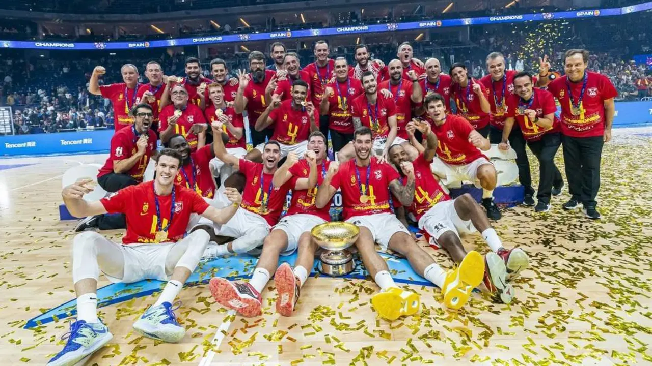 La selecci&oacute;n absoluta de baloncesto tras ganar la Medalla de Oro del Eurobasket. - ALBERTO NEVADO / JUNTA DE ANDALUC&Iacute;A